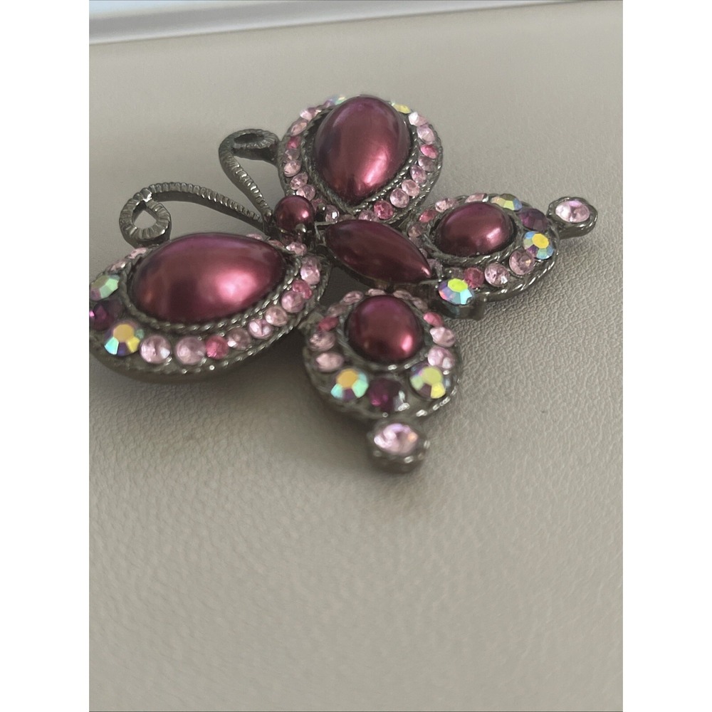Vtg Shade of Pink Butterfly Brooch Pin Rhinestones Faux Teardrop Stones 2.25" - Picture 4 of 5